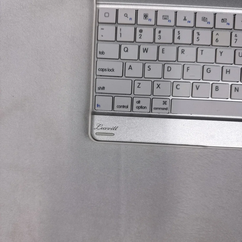 Luvvitt Bluetooth Keyboard Case for iPad Silver White Wireless Portable Slim